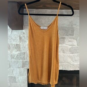 lightweight tank top💛